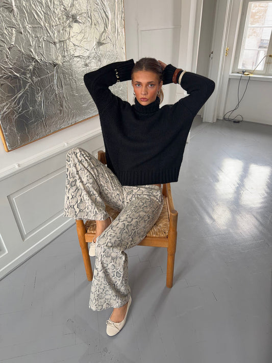 Valdamara oversized turtleneck - Black