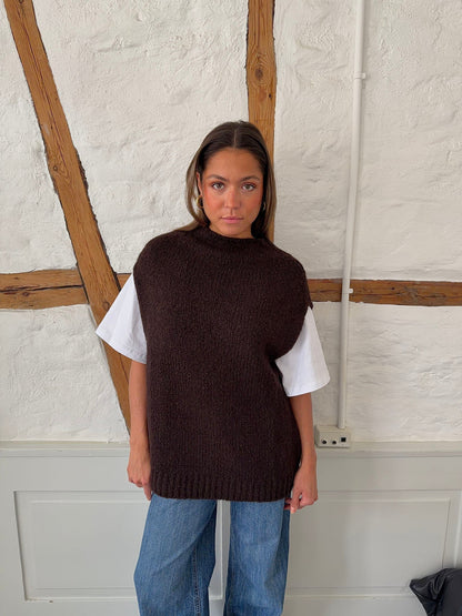 Kahula knitted vest with t-shirt - Brown/white