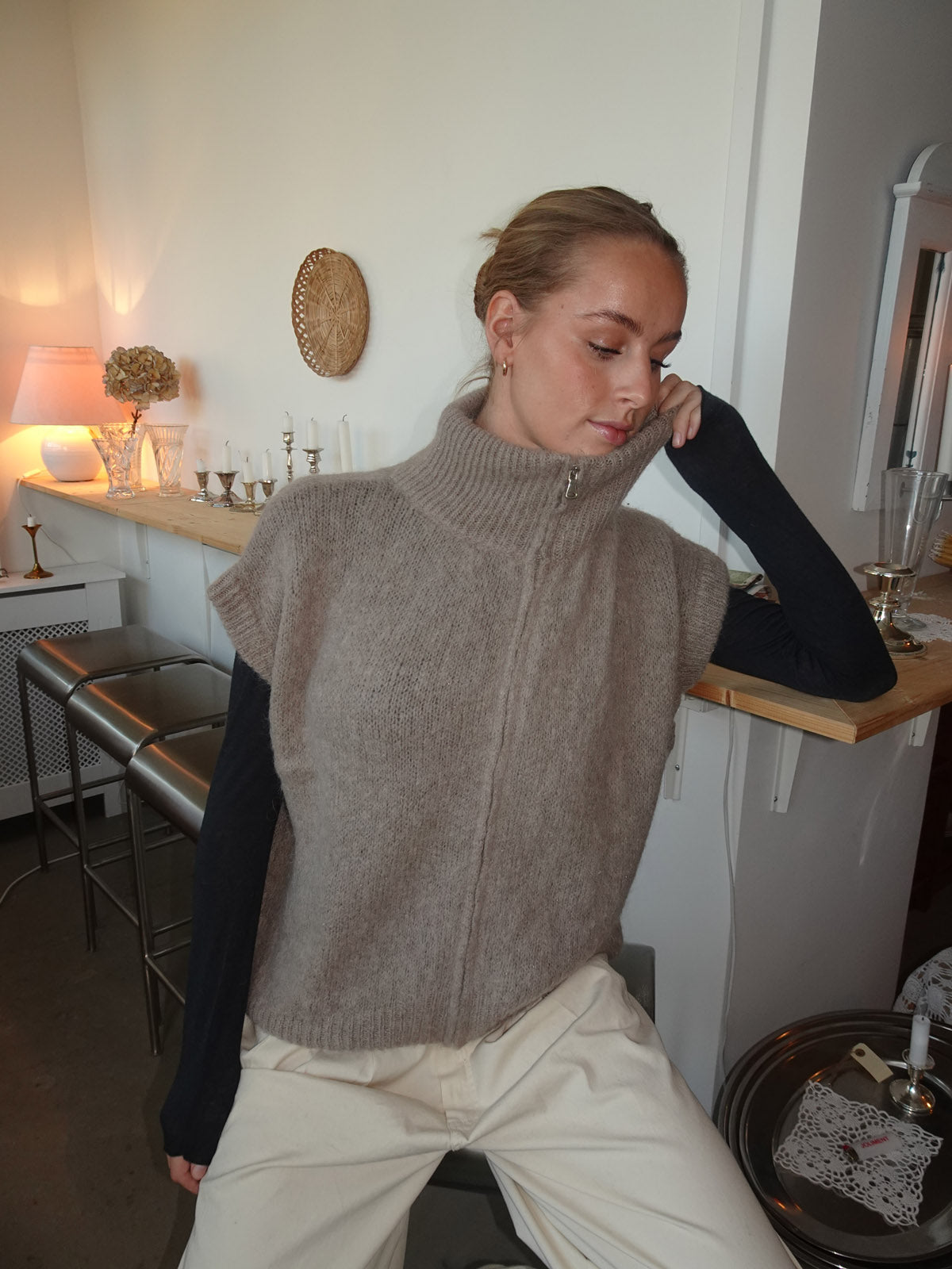 Fiona high neck vest - Beige